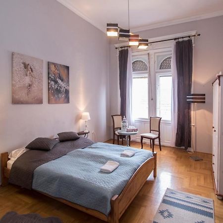Belvarosi Vintage Apartman A Setaloutcan Мишкольц Экстерьер фото