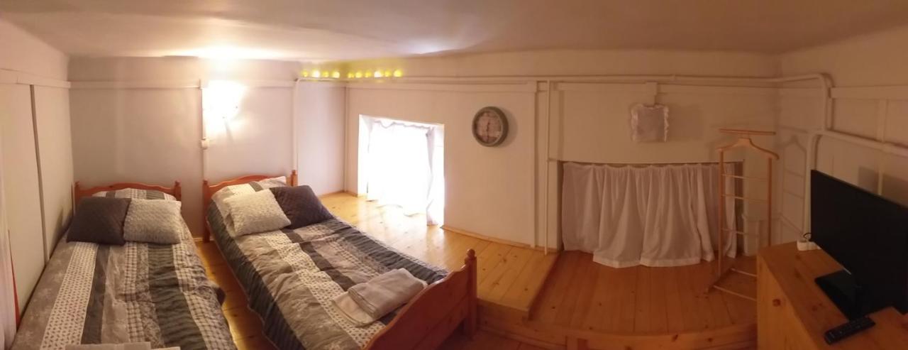 Belvarosi Vintage Apartman A Setaloutcan Мишкольц Экстерьер фото