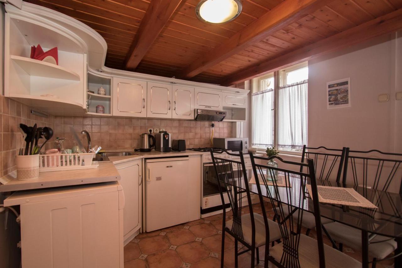 Belvarosi Vintage Apartman A Setaloutcan Мишкольц Экстерьер фото