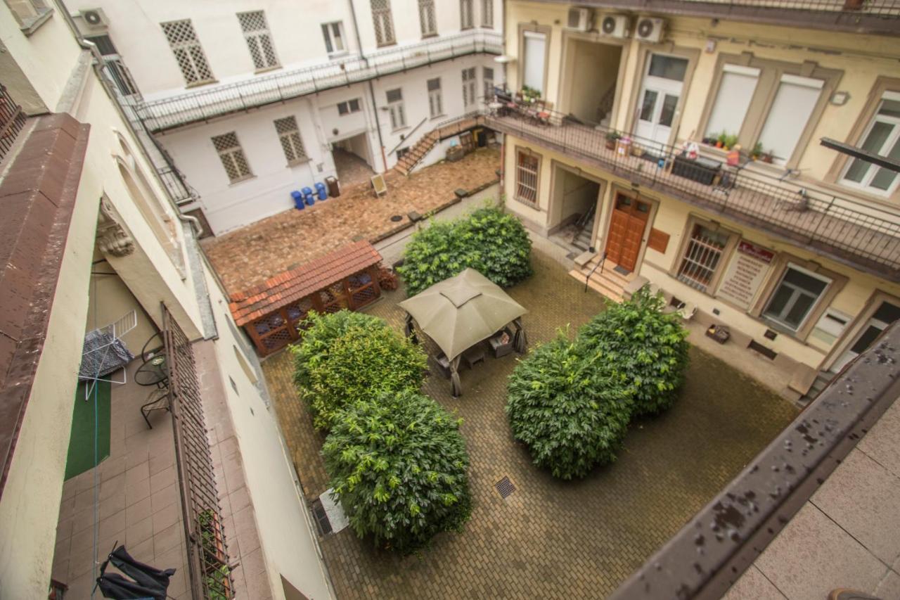 Belvarosi Vintage Apartman A Setaloutcan Мишкольц Экстерьер фото