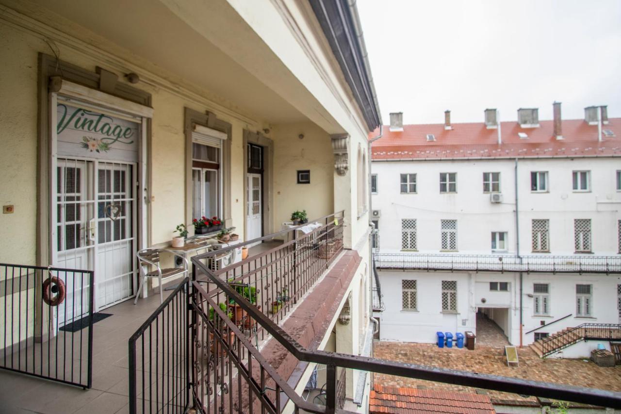 Belvarosi Vintage Apartman A Setaloutcan Мишкольц Экстерьер фото