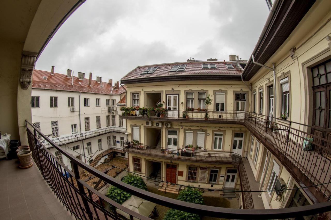 Belvarosi Vintage Apartman A Setaloutcan Мишкольц Экстерьер фото