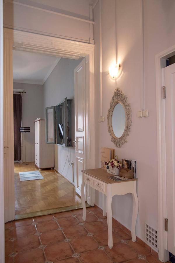Belvarosi Vintage Apartman A Setaloutcan Мишкольц Экстерьер фото