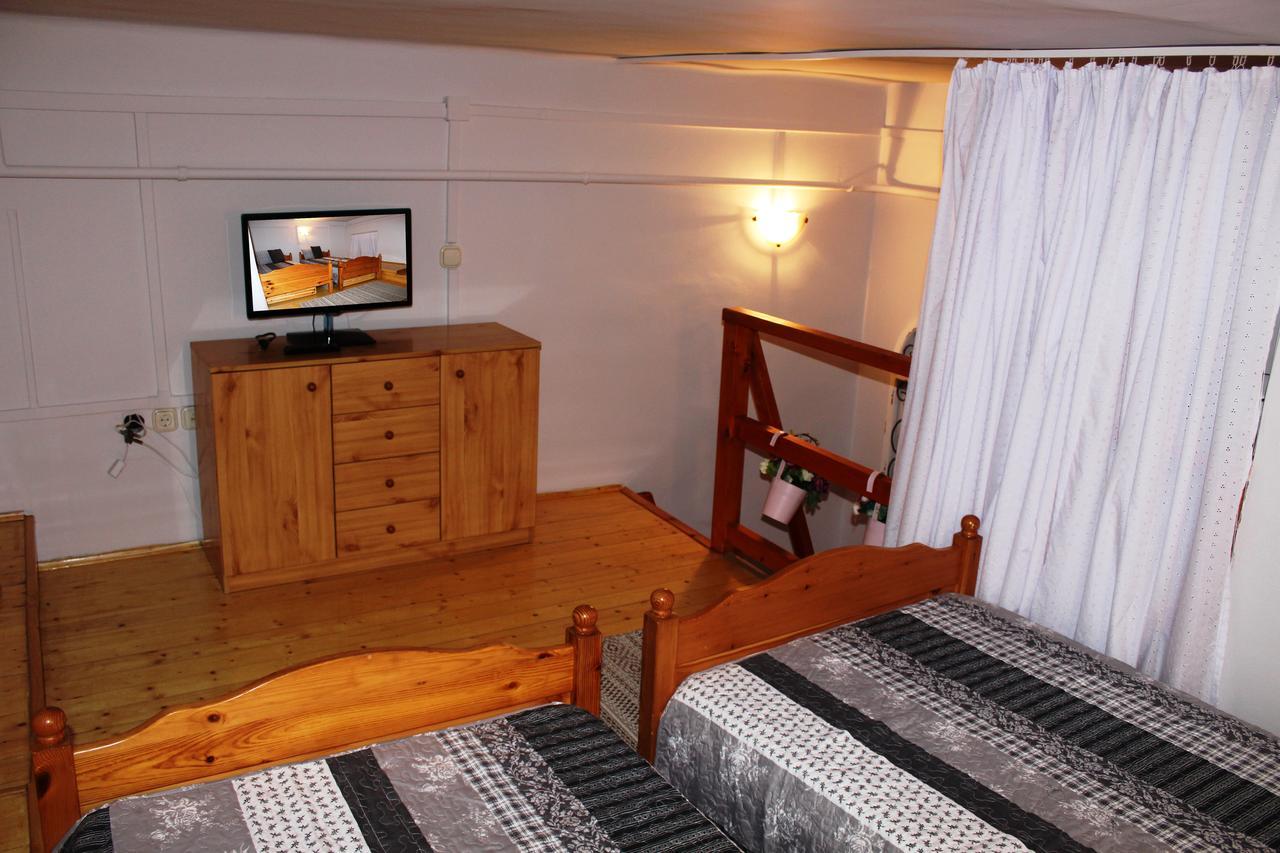 Belvarosi Vintage Apartman A Setaloutcan Мишкольц Экстерьер фото